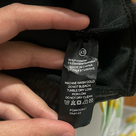 FashionNova size XS hoodie sweatshirt cropped style black 1/4 zipper hoodie - Picture 5 of 10